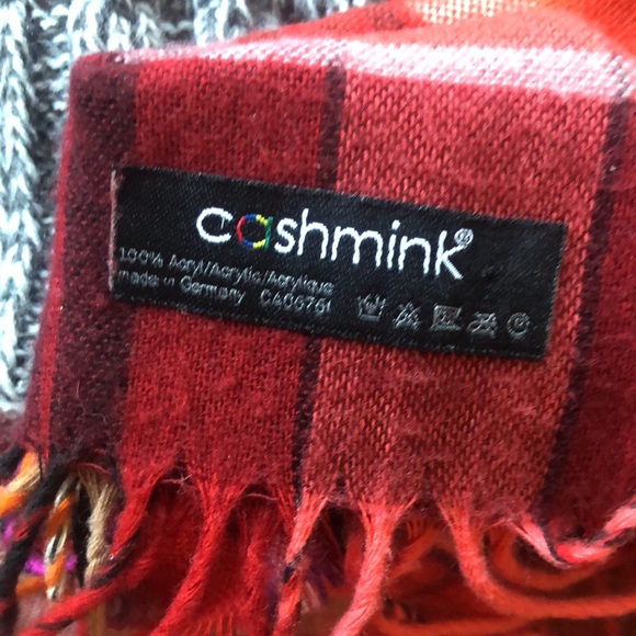 NWOT Coshmink Winter scarf and toque - Picture 2 of 4